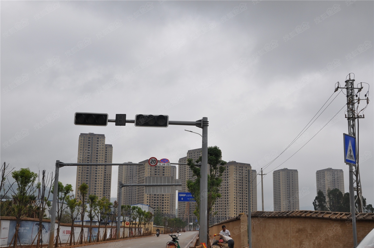 融城昆明湖翠微里外立面施工已完成,正在进行