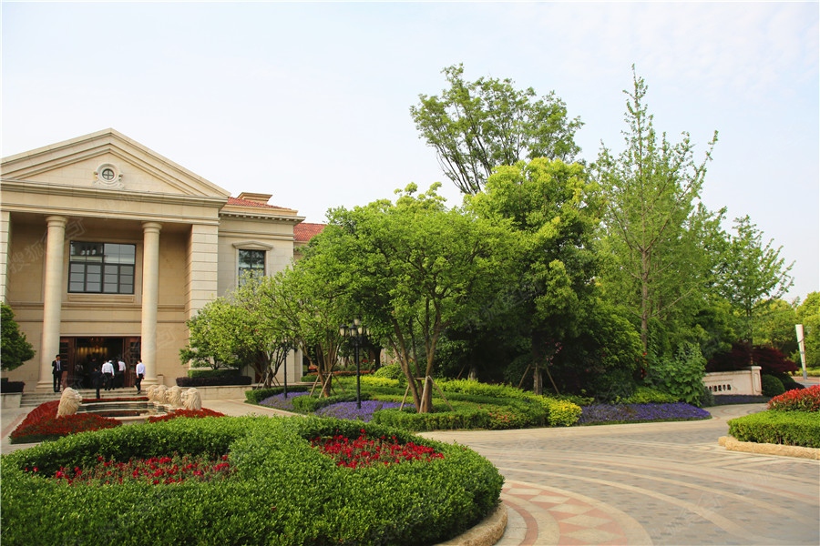 九龙仓碧堤半岛实景图-售楼处门口景观